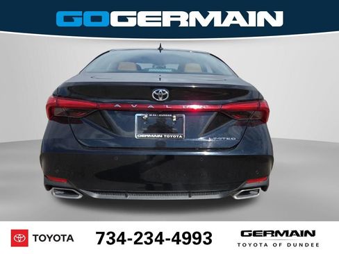 Used 2022 Toyota Avalon Limited w/ Advanced Safety Package FWD image 9