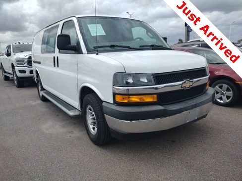 Used 2018 Chevrolet Express 2500 w/ Driver Convenience Package image 5