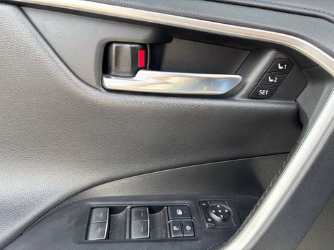 Used 2022 Toyota RAV4 XSE AWD/4WD image 17