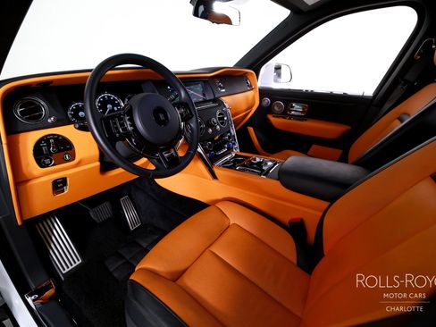 Certified 2020 Rolls-Royce Cullinan AWD/4WD image 3
