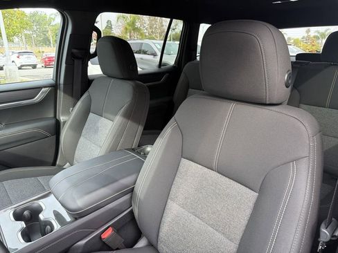 Used 2025 GMC Acadia Elevation image 23