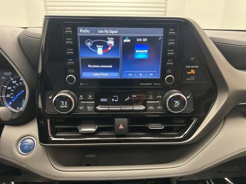 Used 2021 Toyota Highlander XLE image 22