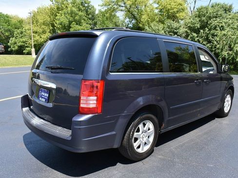 Used 2008 Chrysler Town & Country Touring FWD image 4