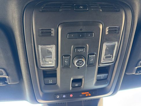 Used 2023 Cadillac Escalade ESV Premium Luxury image 36