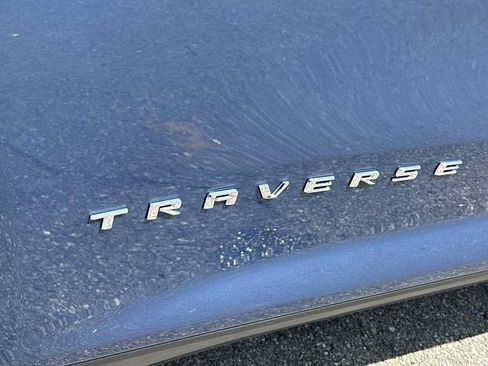 Used 2025 Chevrolet Traverse LT FWD image 11