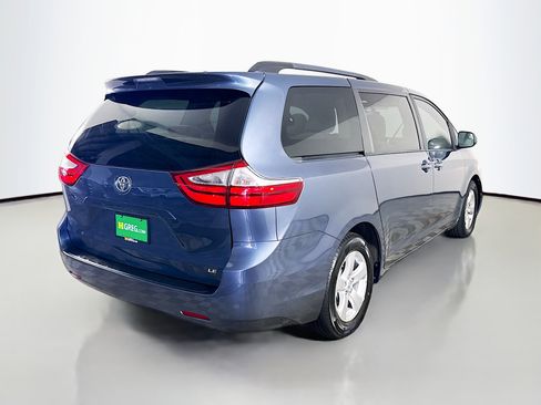 Used 2017 Toyota Sienna LE FWD image 10