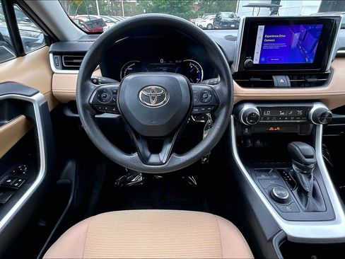 Used 2023 Toyota RAV4 LE AWD/4WD image 5