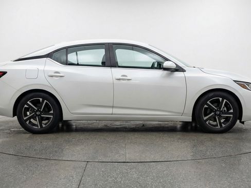 Used 2025 Nissan Sentra SV FWD image 11