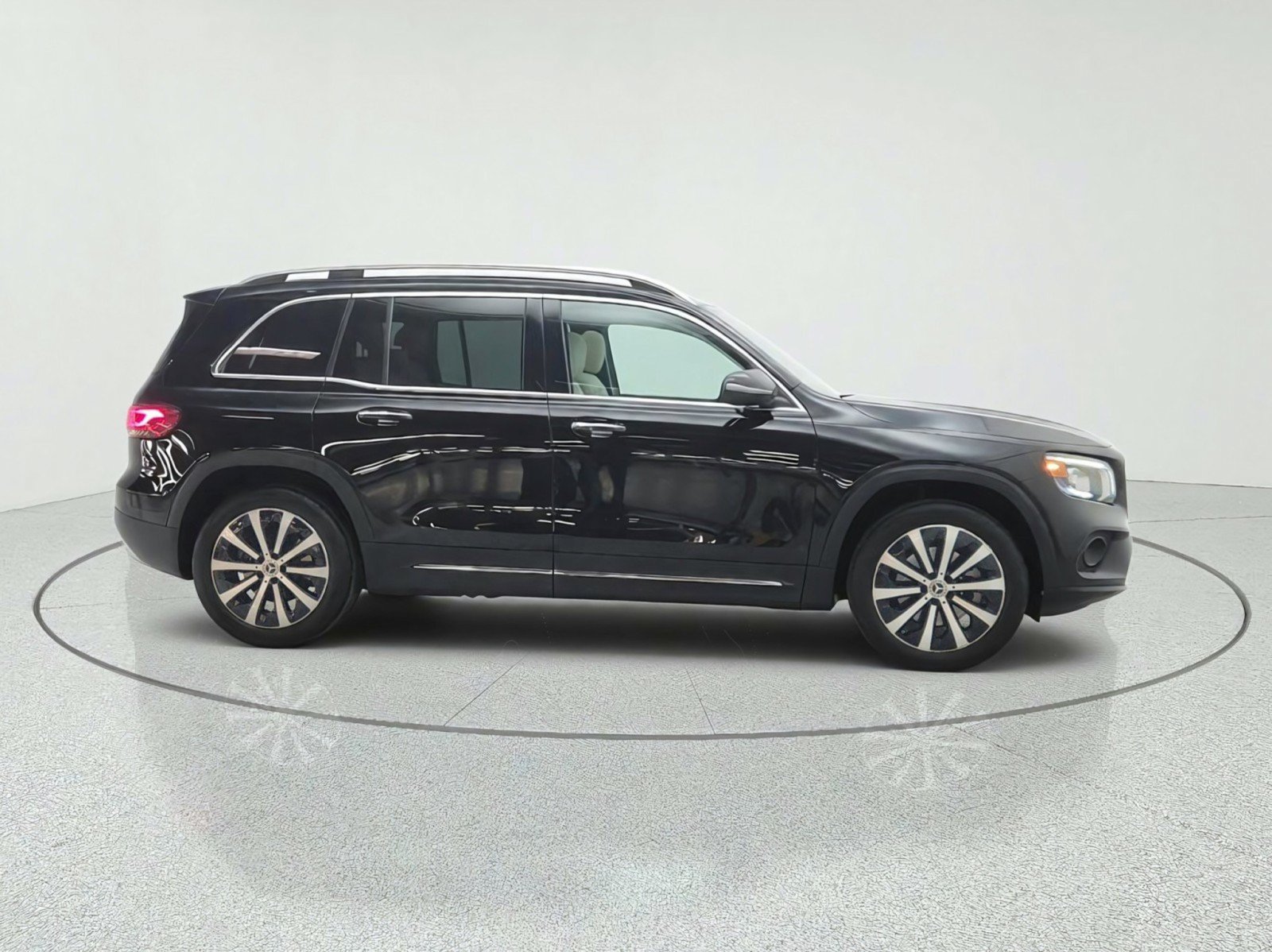 Used 2023 Mercedes-Benz GLB 250 image 4
