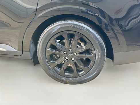 Used 2023 Kia Carnival SX Prestige image 7