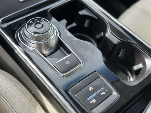 Used 2019 Ford Edge Titanium w/ Equipment Group 301A AWD/4WD image 13