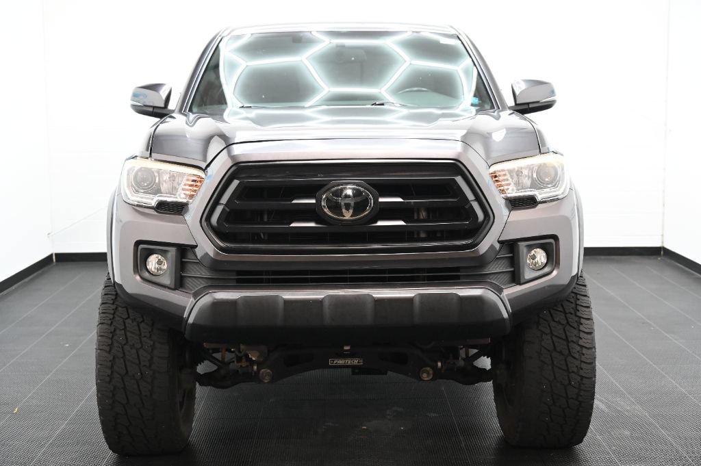 Used 2017 Toyota Tacoma TRD Off-Road w/ Tow Package AWD/4WD image 6