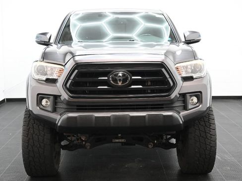 Used 2017 Toyota Tacoma TRD Off-Road w/ Tow Package AWD/4WD image 6