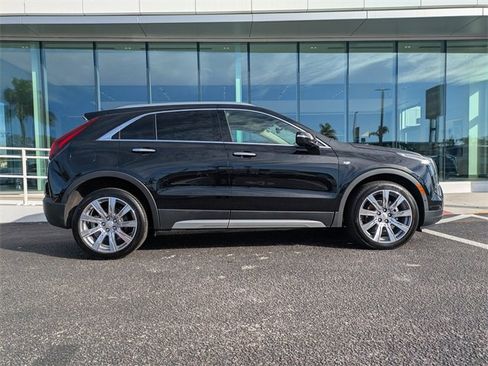 Used 2020 Cadillac XT4 Premium Luxury image 3