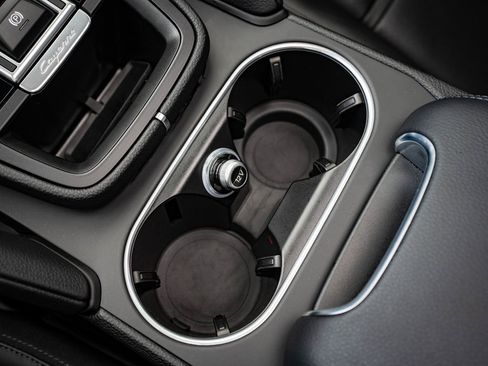 Used 2023 Porsche Cayenne Platinum Edition image 30