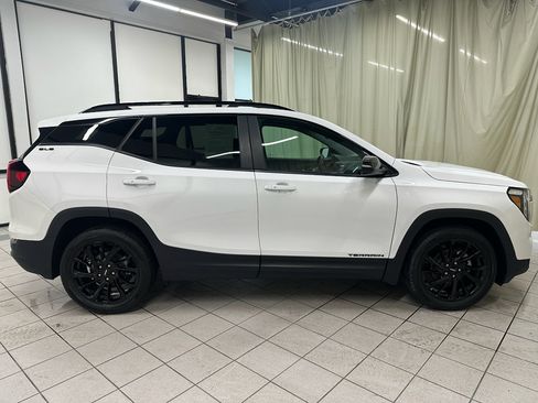 Certified 2023 GMC Terrain SLE w/ Driver Convenience Package image 3