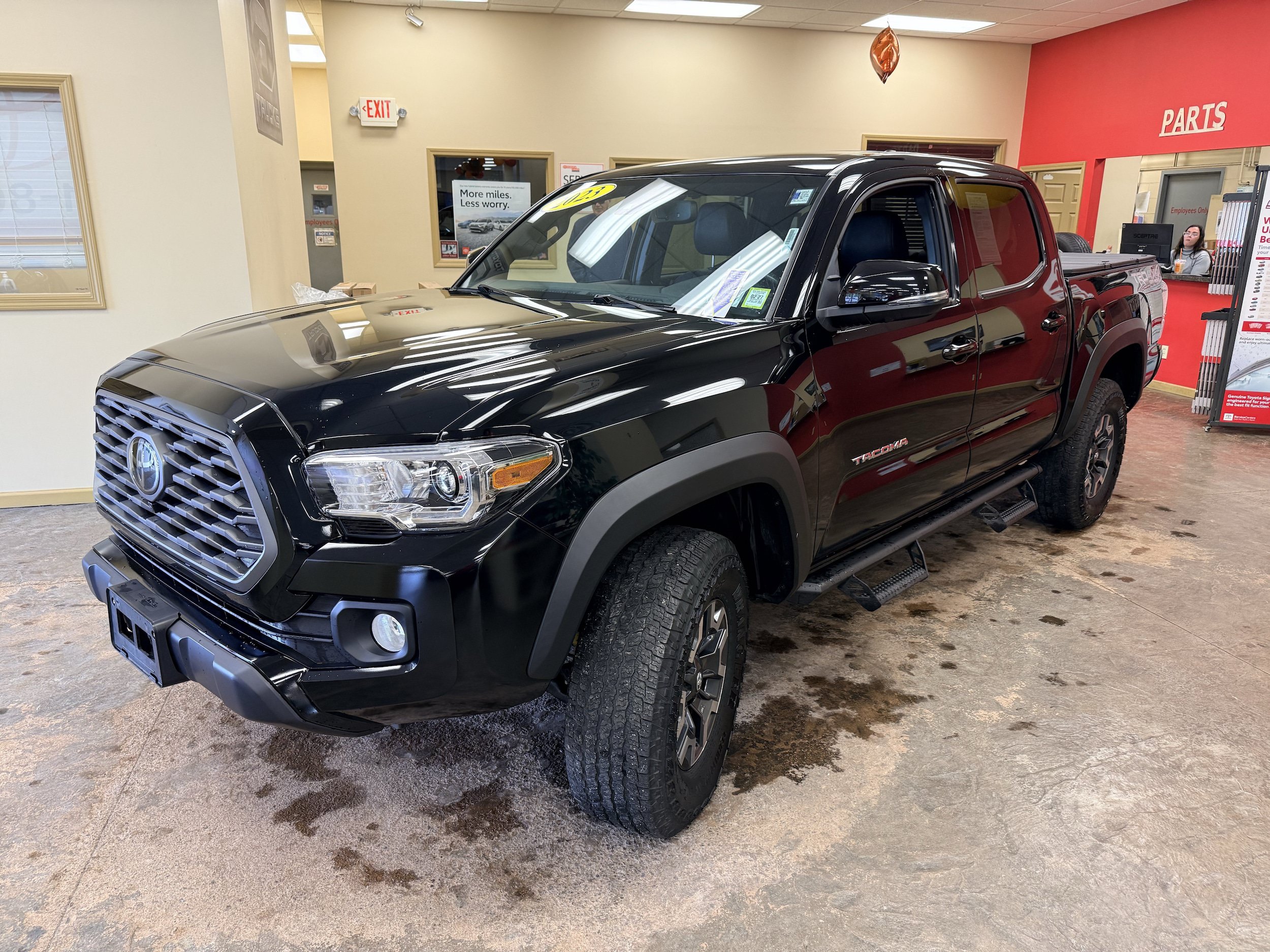 Used 2023 Toyota Tacoma TRD Off-Road w/ TRD Premium Off Road Package AWD/4WD image 3