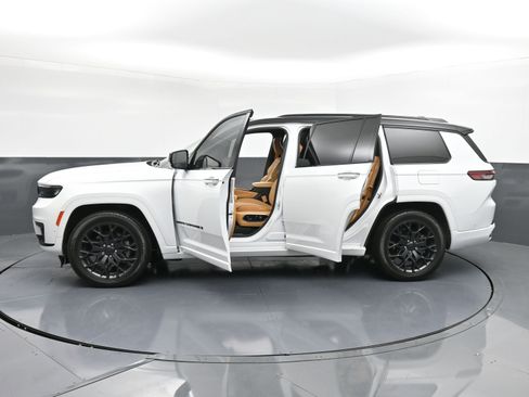 Used 2024 Jeep Grand Cherokee L Summit AWD/4WD image 47