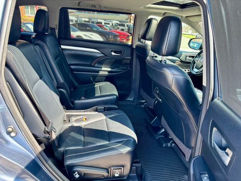 Used 2018 Toyota Highlander XLE image 16