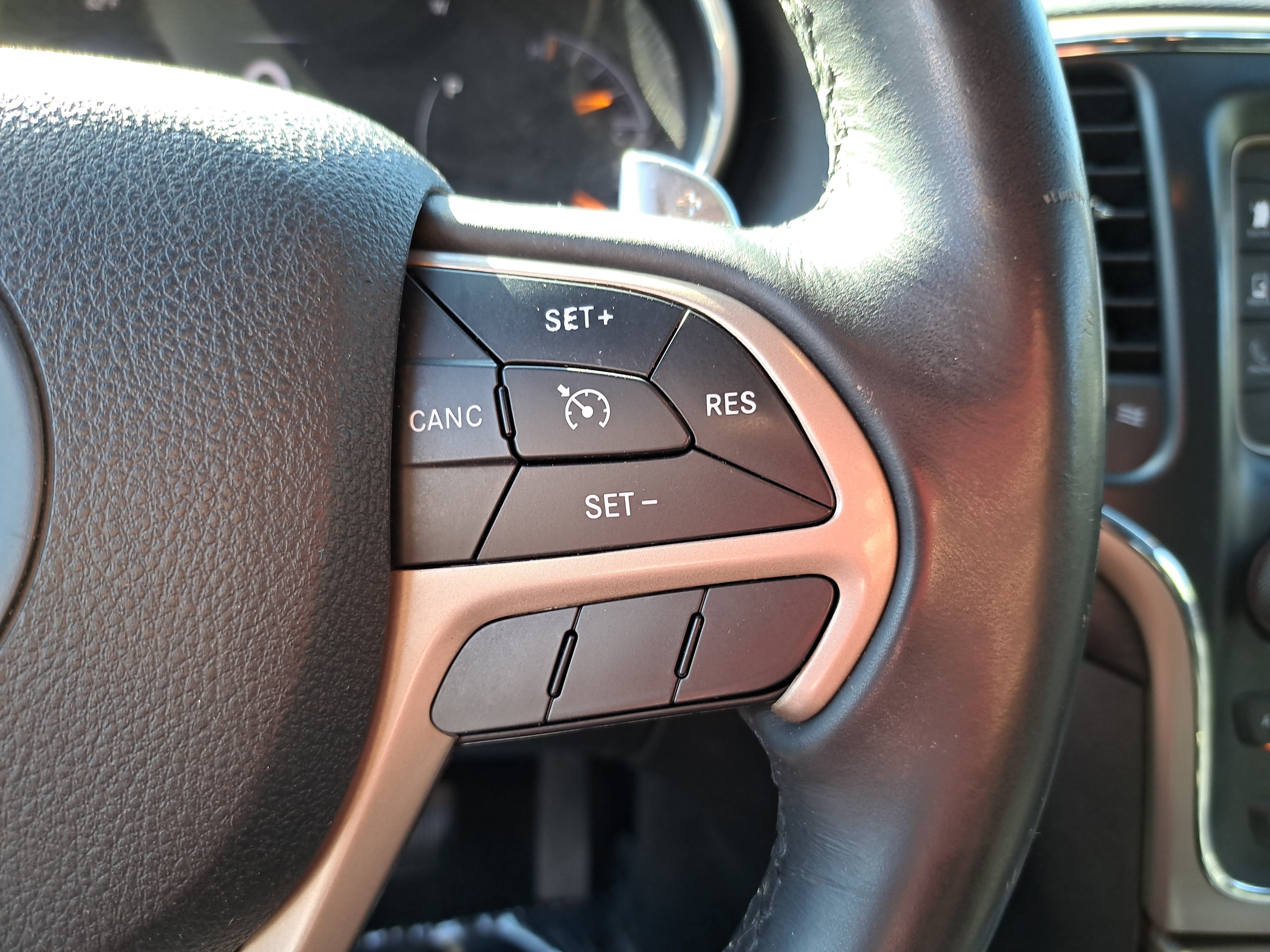 Used 2014 Jeep Grand Cherokee Laredo w/ Quick Order Package 23E AWD/4WD image 17