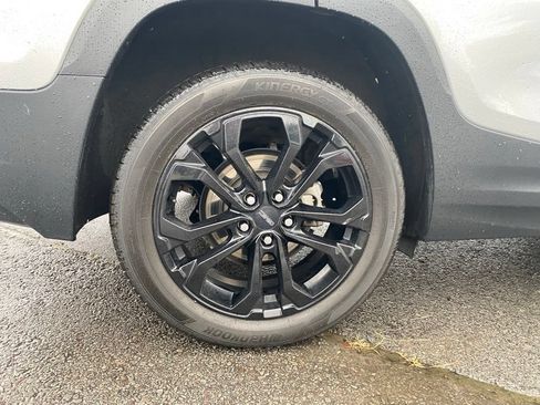 Used 2020 GMC Terrain SLE w/ Driver Convenience Package FWD image 9
