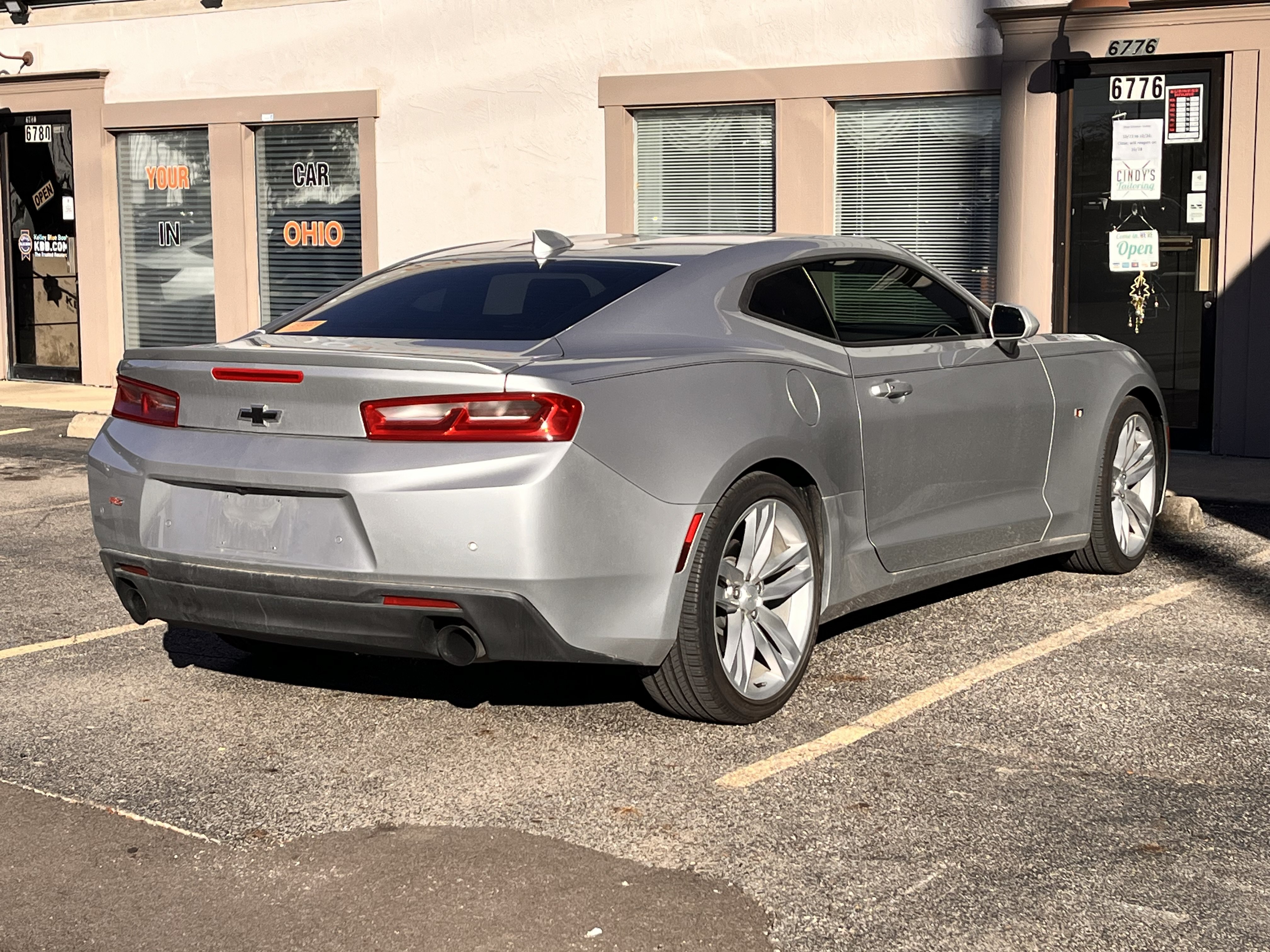 Used 2017 Chevrolet Camaro LT RWD image 3