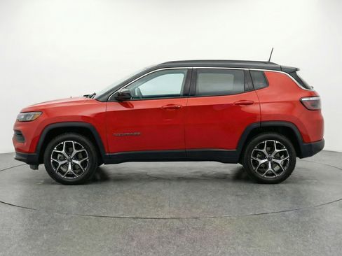 Used 2025 Jeep Compass Limited image 5