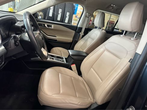 Used 2022 Ford Explorer XLT w/ Equipment Group 202A image 22