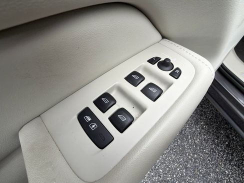 Used 2023 Volvo XC60 B5 Ultimate w/ Protection Package Premier FWD image 15