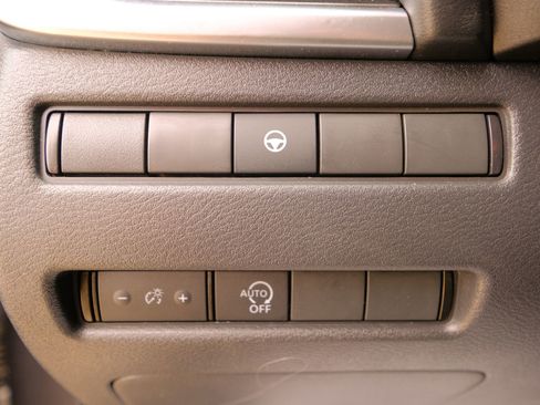 Used 2023 Nissan Rogue SV image 41