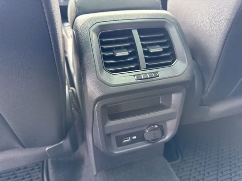 Used 2020 Volkswagen Tiguan SEL AWD/4WD image 17