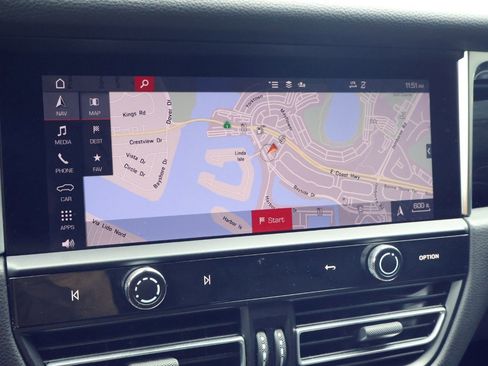 Certified 2022 Porsche Macan image 18