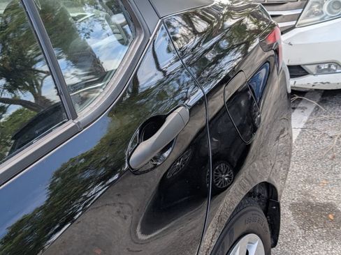 Used 2024 Nissan Versa S w/ Trunk Package image 16