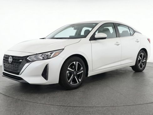 Used 2025 Nissan Sentra SV image 3