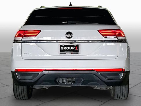 Used 2020 Volkswagen Atlas Cross Sport SE w/ Panoramic Sunroof Package FWD image 4