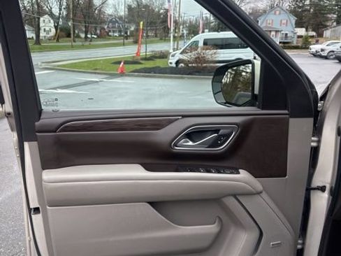 Used 2022 Chevrolet Suburban LT AWD/4WD image 16