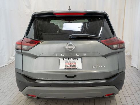 Used 2022 Nissan Rogue SV image 4