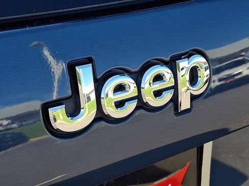 Used 2020 Jeep Cherokee Latitude AWD/4WD image 22