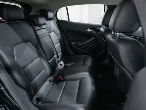 Used 2015 Mercedes-Benz GLA 250 4MATIC image 29
