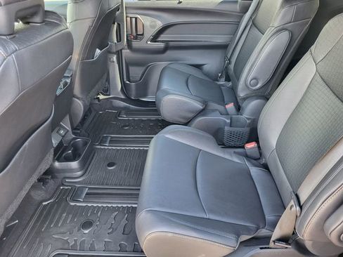 Used 2025 Toyota Sienna XLE Woodland Edition AWD/4WD image 20