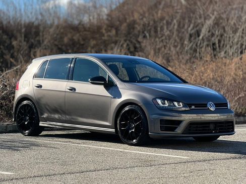 Used 2016 Volkswagen Golf 4-Door image 2