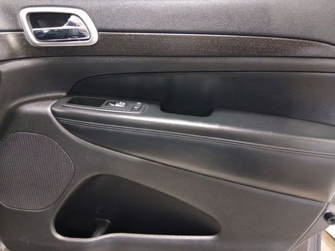 Used 2015 Jeep Grand Cherokee Altitude AWD/4WD image 18