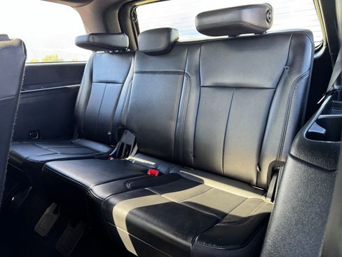 Used 2020 Ford Expedition XLT w/ Equipment Group 202A image 9