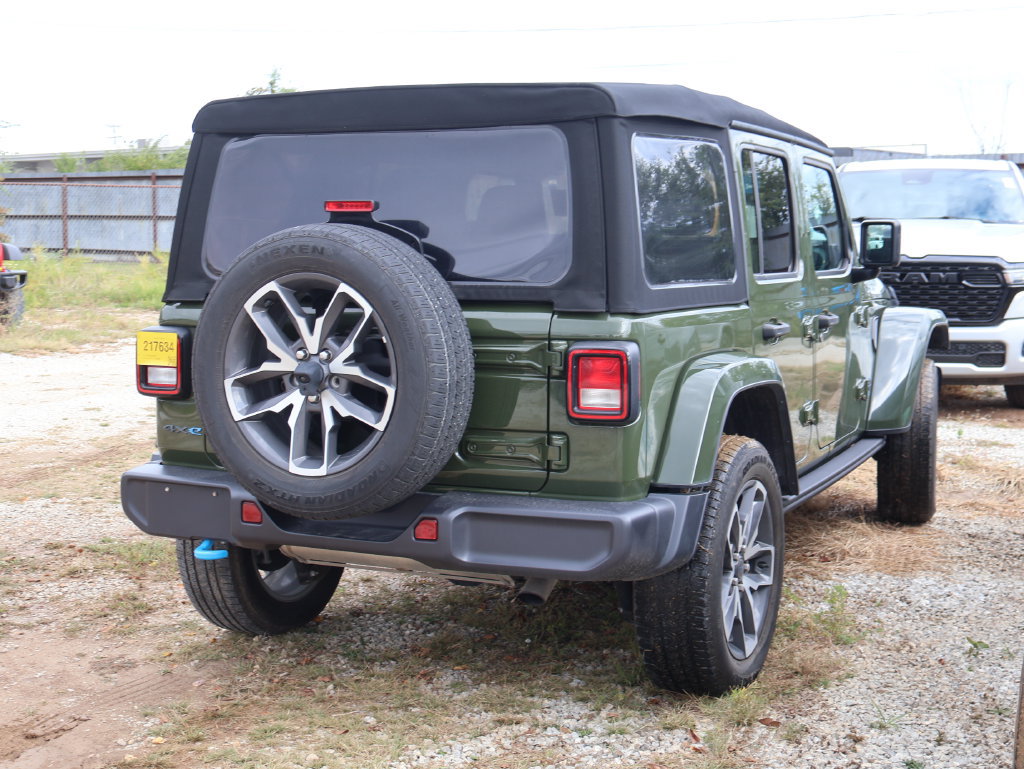Used 2024 Jeep Wrangler Unlimited AWD/4WD image 16
