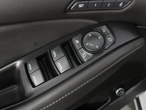 Used 2022 Buick Enclave Avenir w/ Avenir Technology Package image 18