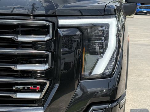 Used 2025 GMC Sierra 2500 AT4 AWD/4WD image 11
