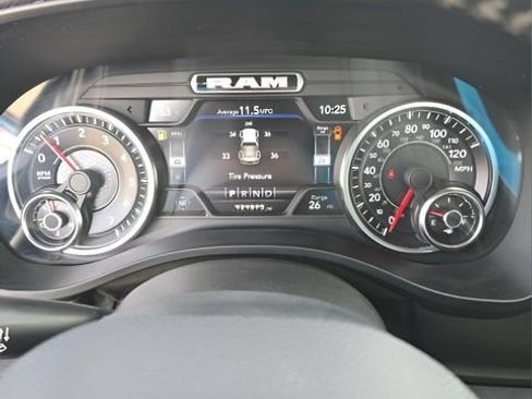 Used 2022 RAM 1500 Big Horn AWD/4WD image 9