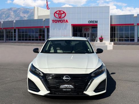 Used 2024 Nissan Altima 2.5 SV AWD/4WD image 2