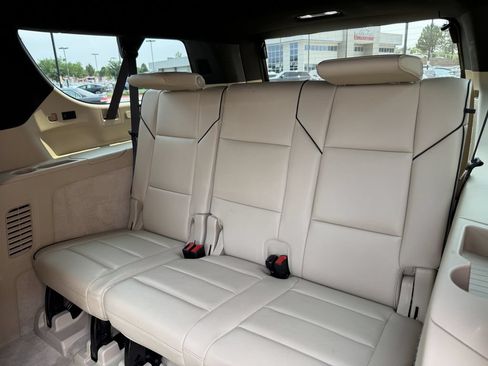 Used 2022 Cadillac Escalade ESV Premium Luxury AWD/4WD image 32