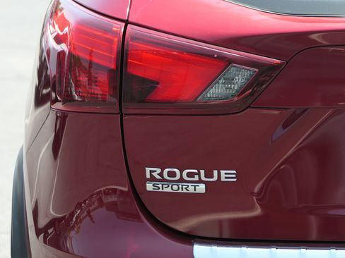 Used 2019 Nissan Rogue Sport S FWD image 5